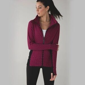 LULULEMON RADIANT JACKET IN DEEP DIVE BERRY RUMBLE BLACK/BLACK SIZE 4